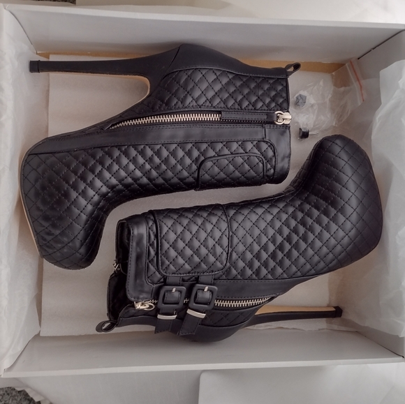BRAND NEW Sophia & Lee quilted stiletto booties - Picture 10 of 12